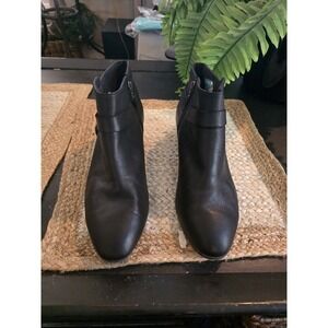 Clarks Women's Size 11M Boylan Dawn Black Leather SoftCushion Ankle Booties Boot